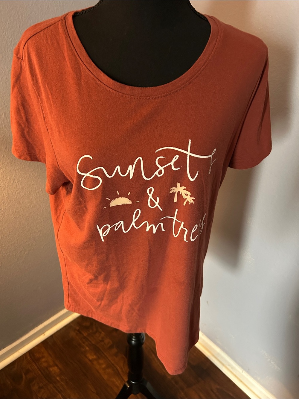 Sonoma Women Graphic T-Shirt Rust Sunset & Palm tree Size Large
